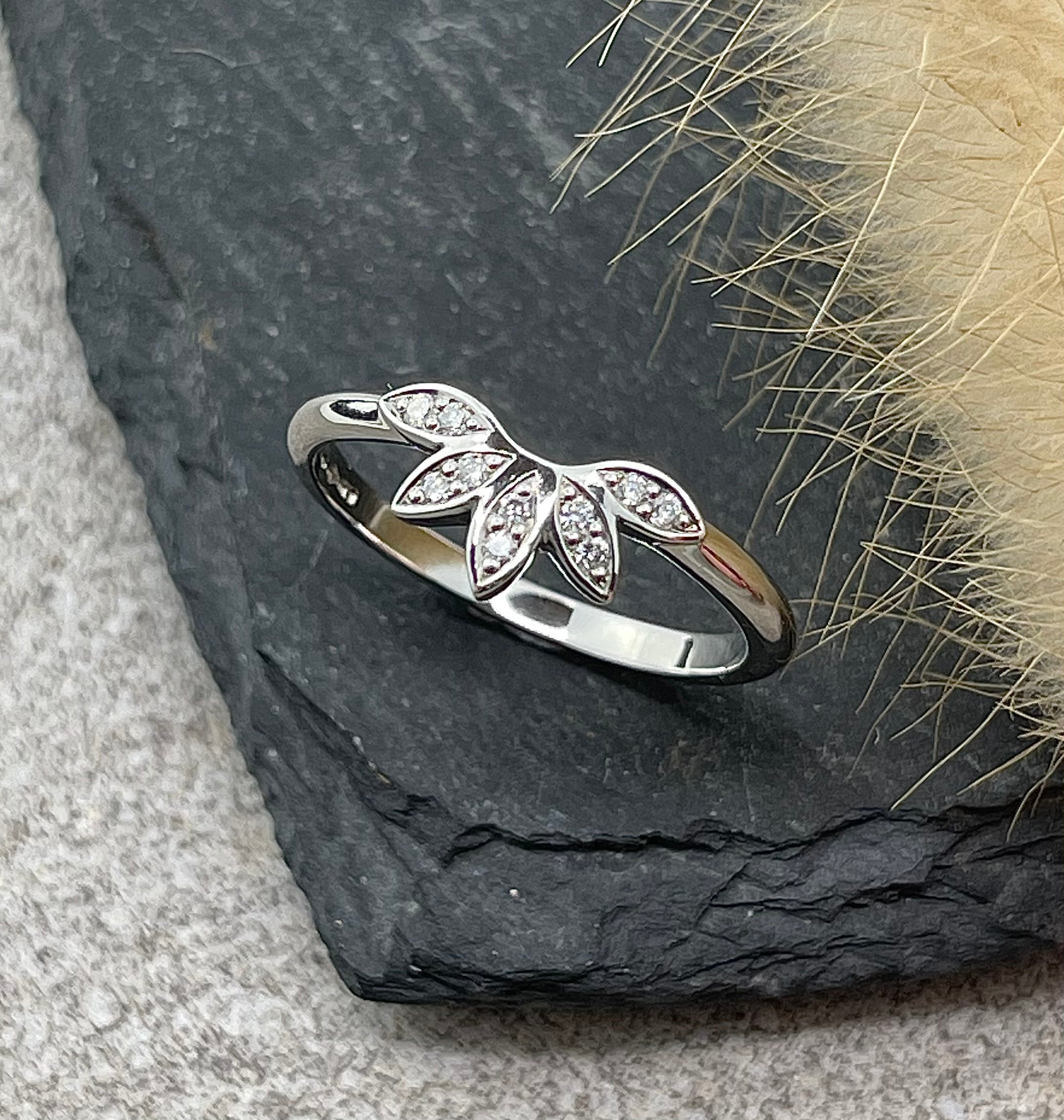 Floral diamond shaped band