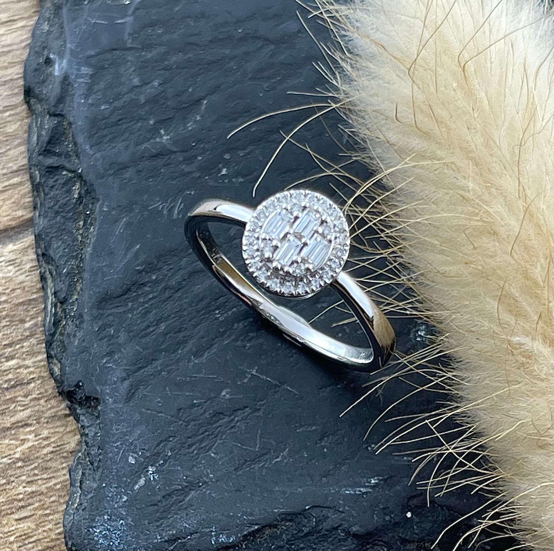Round mixed cut diamond cluster ring
