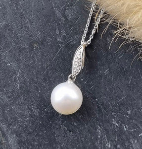 Pearl drop pendant