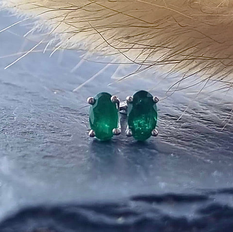 Oval emerald stud earrings