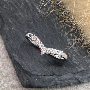 V shaped diamond band