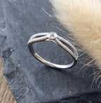 Split shoulder diamond solitaire ring