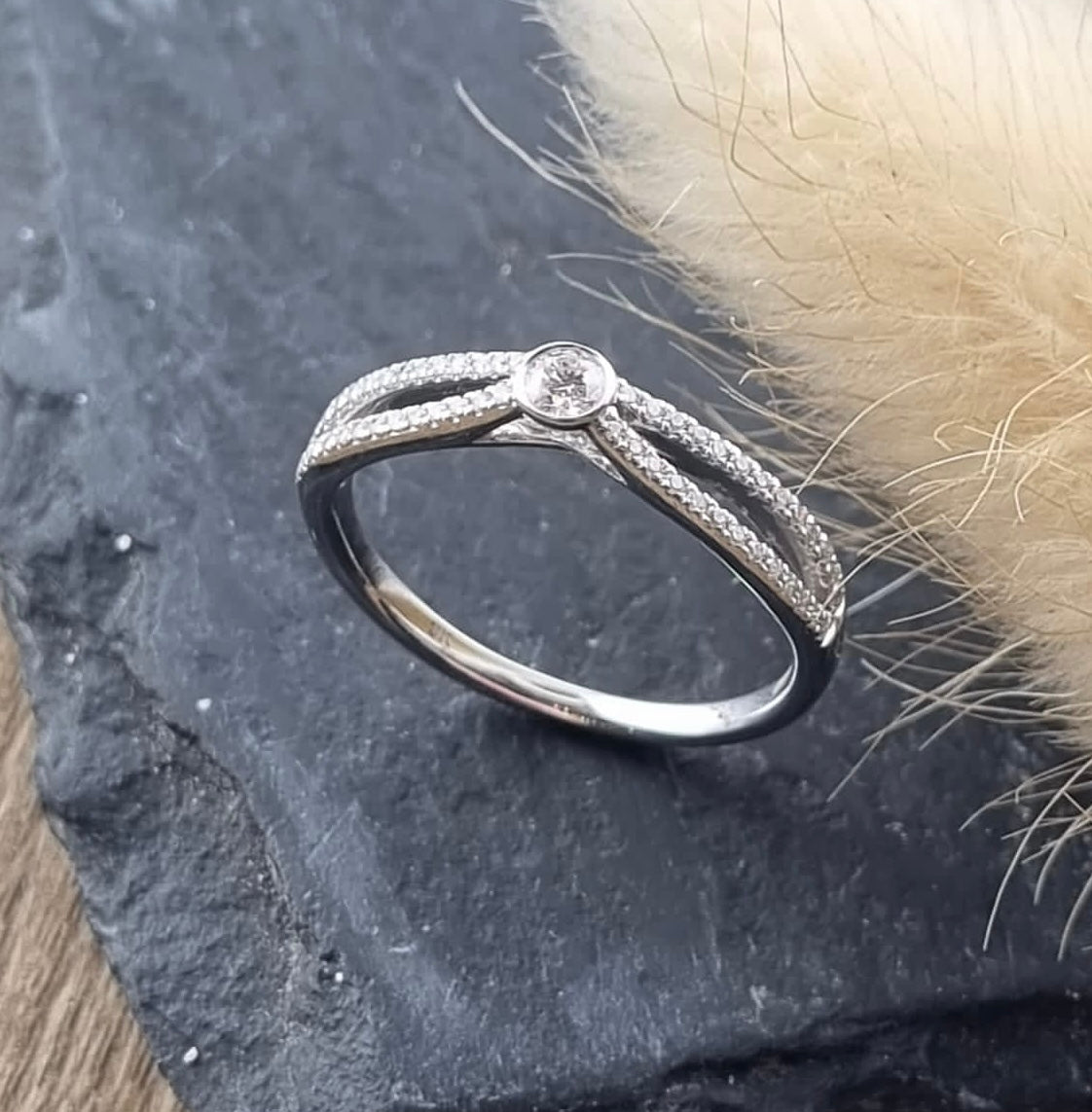 Split shoulder diamond solitaire ring