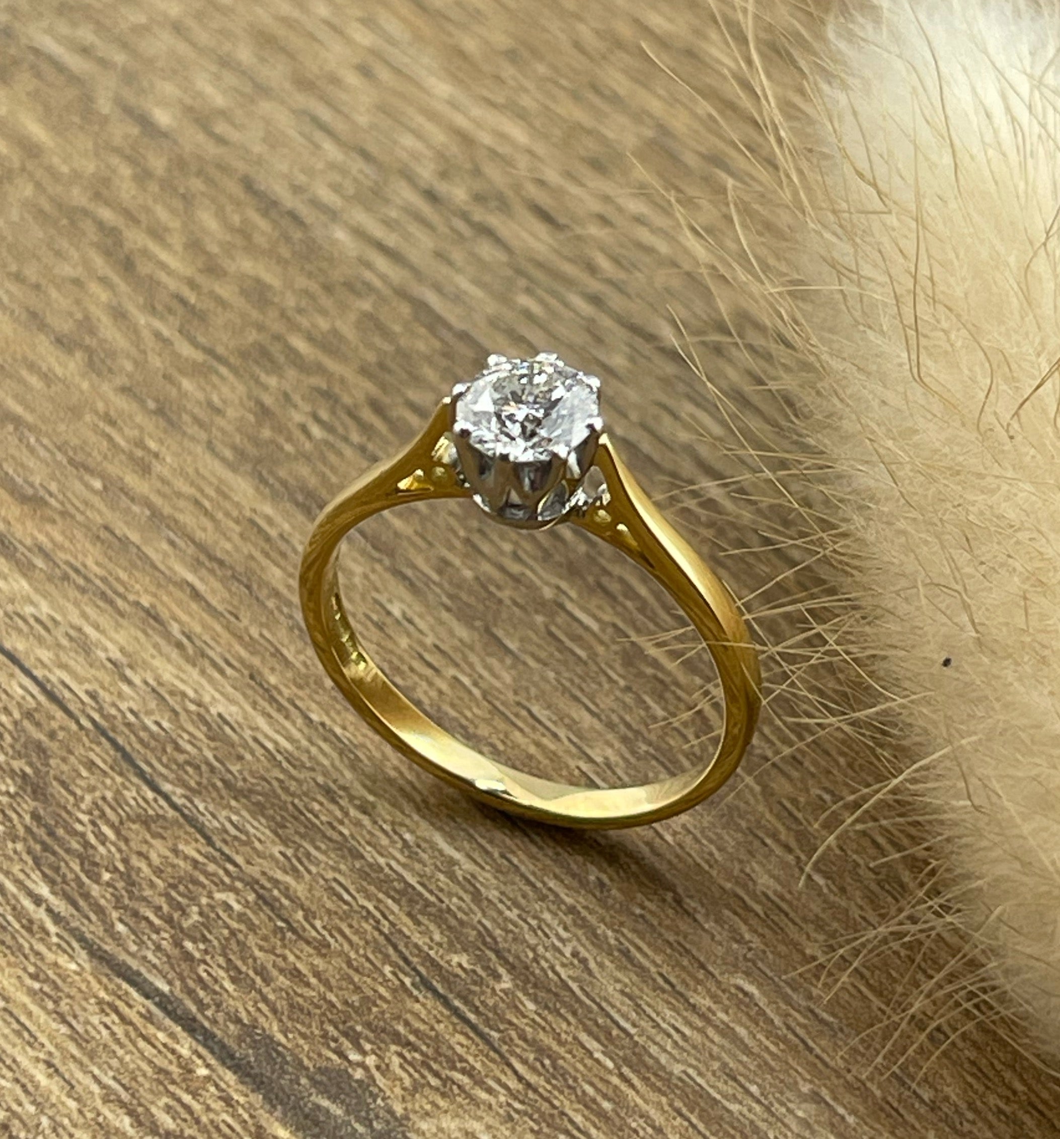 Round diamond solitaire