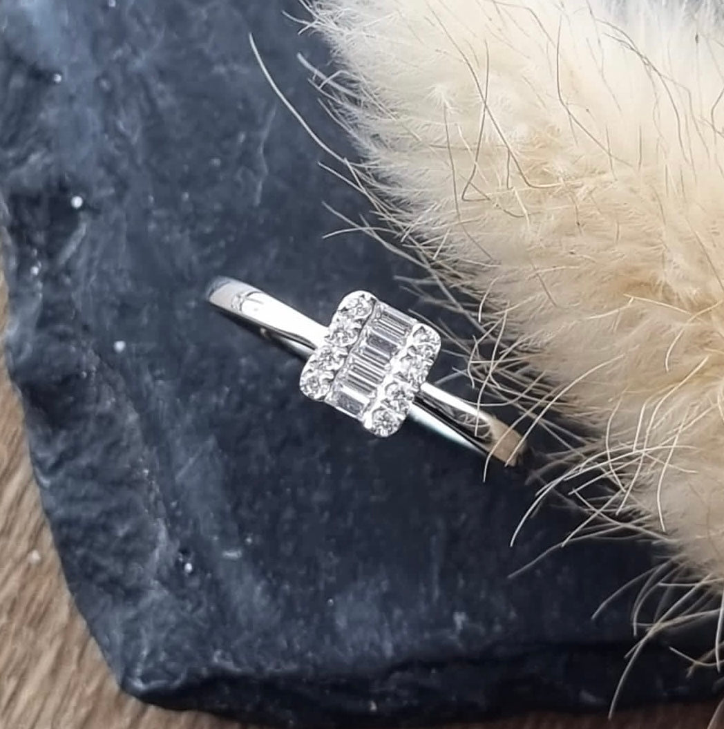 Mixed cut diamond cluster ring