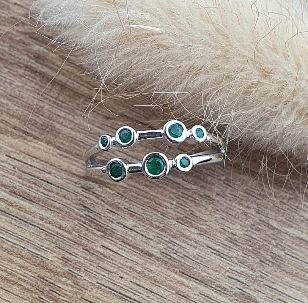 Emerald bubble ring