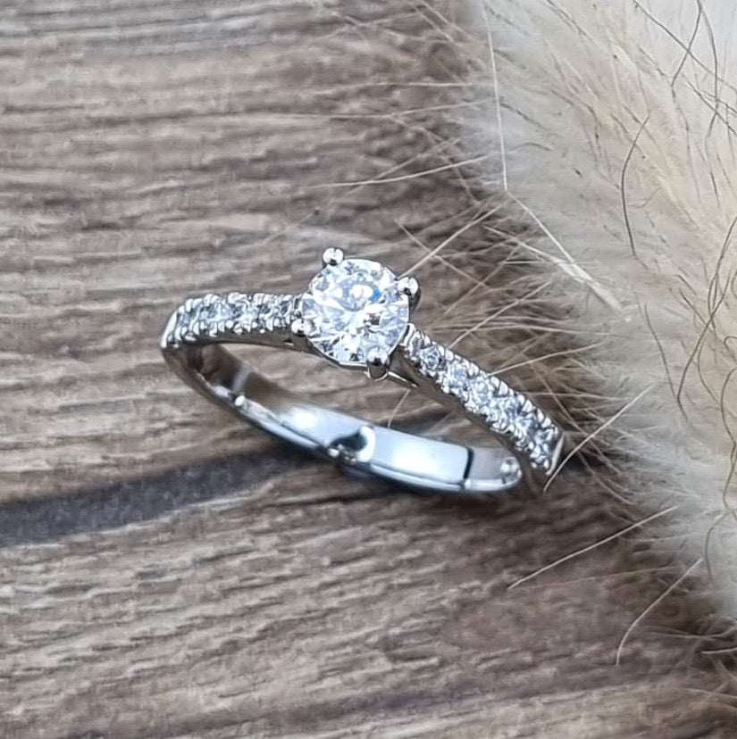 Round brilliant cut diamond solitaire ring