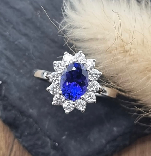 Oval tanzanite classic cluster ring